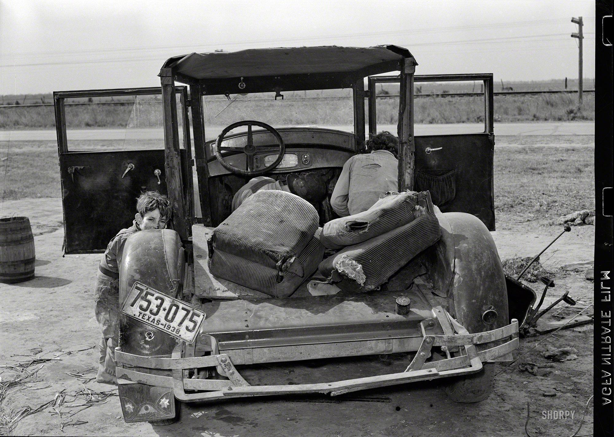 February 1939. "White migrant and wife repairing clutch in their car near Harlingen, Texas." On the road during the Depression. Medium-format nitrate negative by Russell Lee for the Resettlement Administration. View full size.