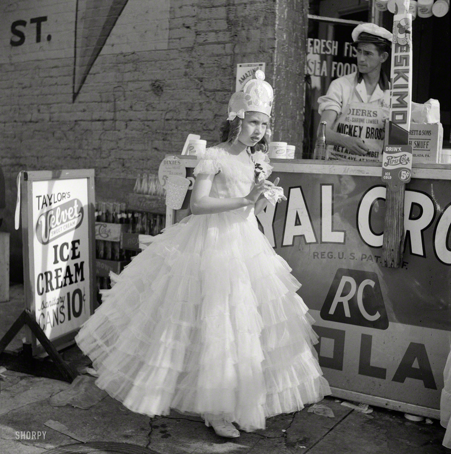 May 1940. "Cotton carnival. Memphis, Tennessee." Waiting for her Royal Crown. Medium format negative by Marion Post Wolcott. View full size.