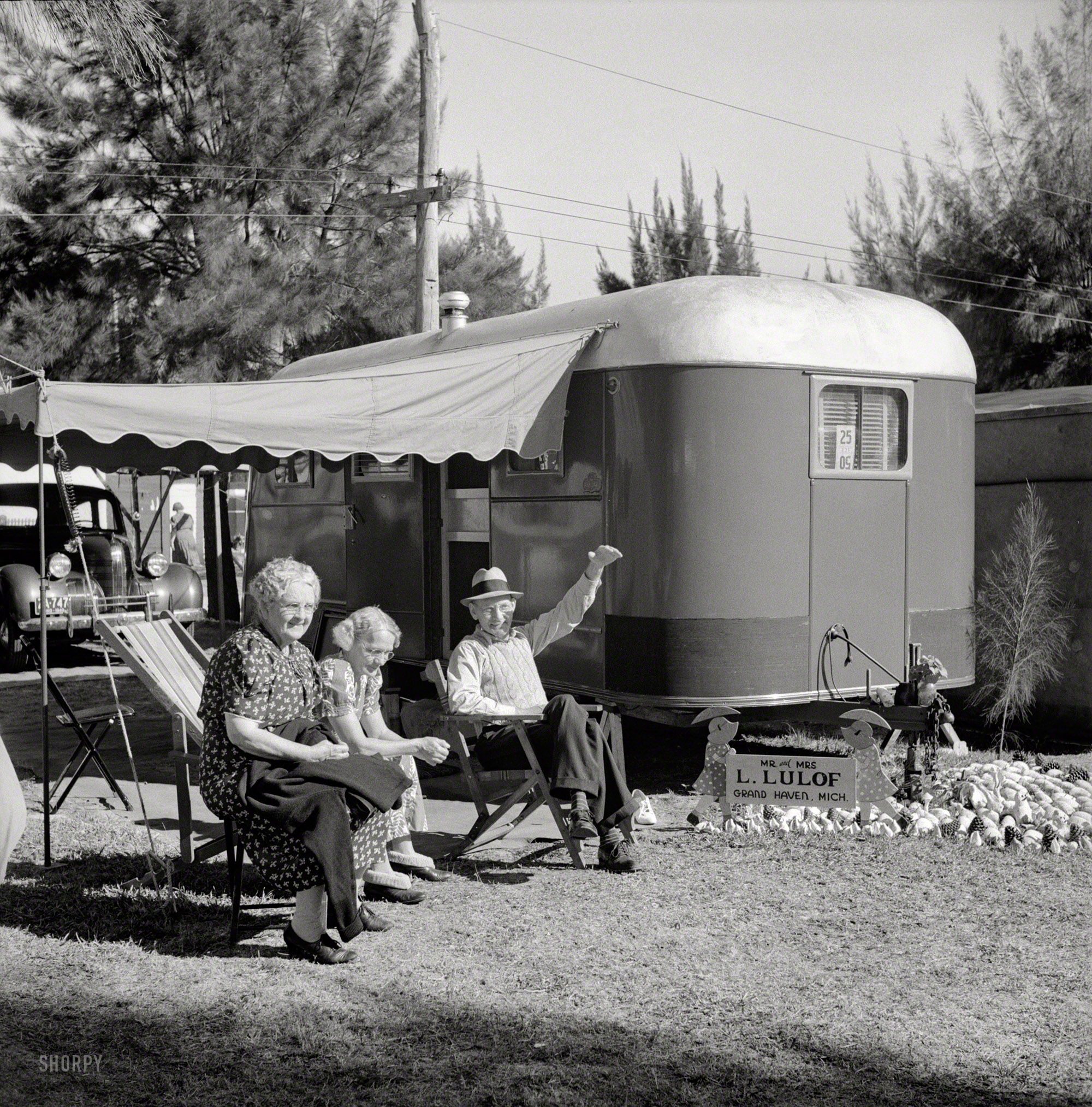 January 1941. "Guests at Sarasota, Florida, trailer park." Mr. and Mrs. L. Lulof of Grand Haven, Michigan. Photo by Marion Post Wolcott. View full size.