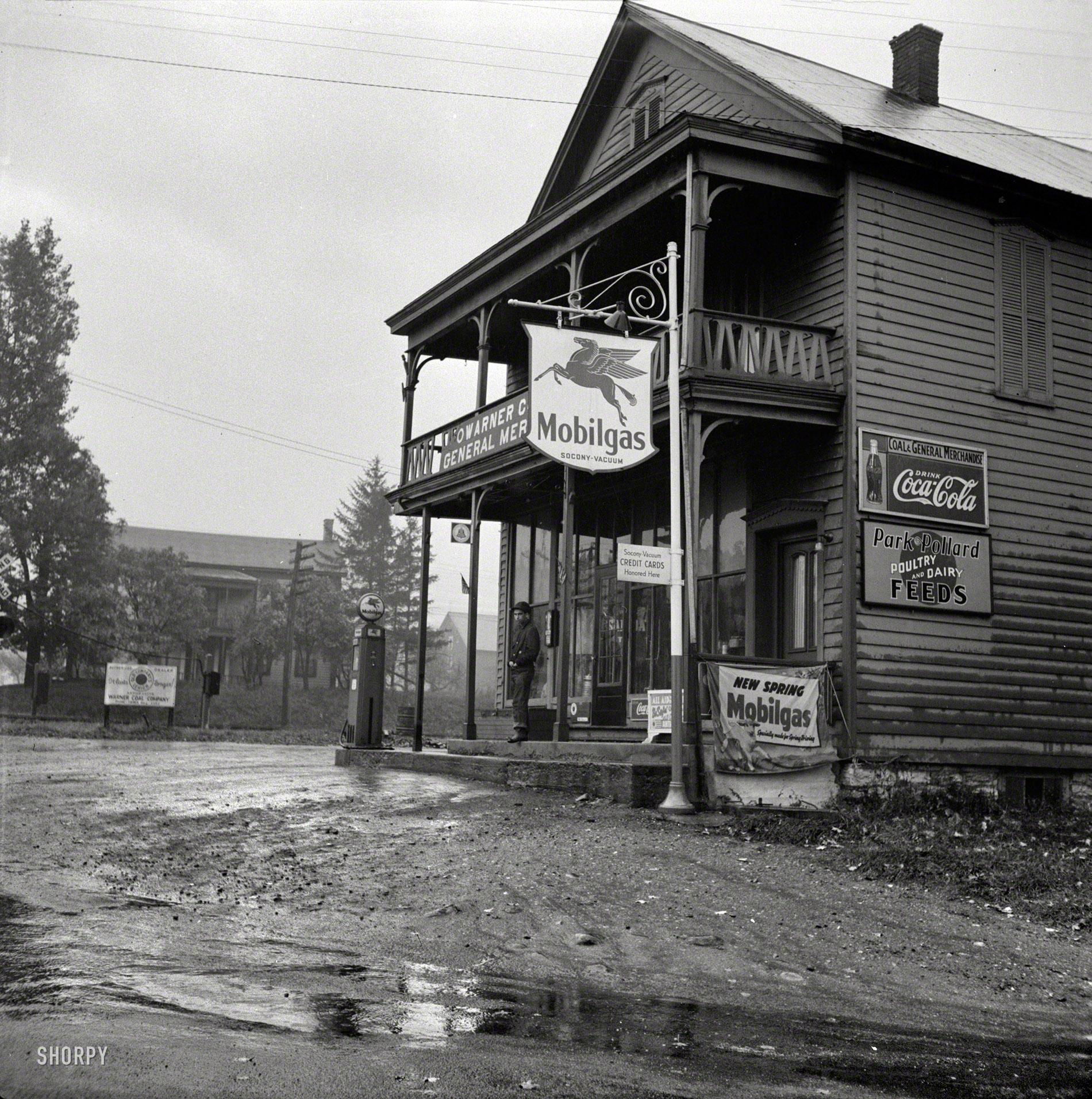 October 1941. "Main store. Fort Hunter, New York." Still on tap: some of that "New Spring" Mobilgas. Photo by John Collier. View full size.