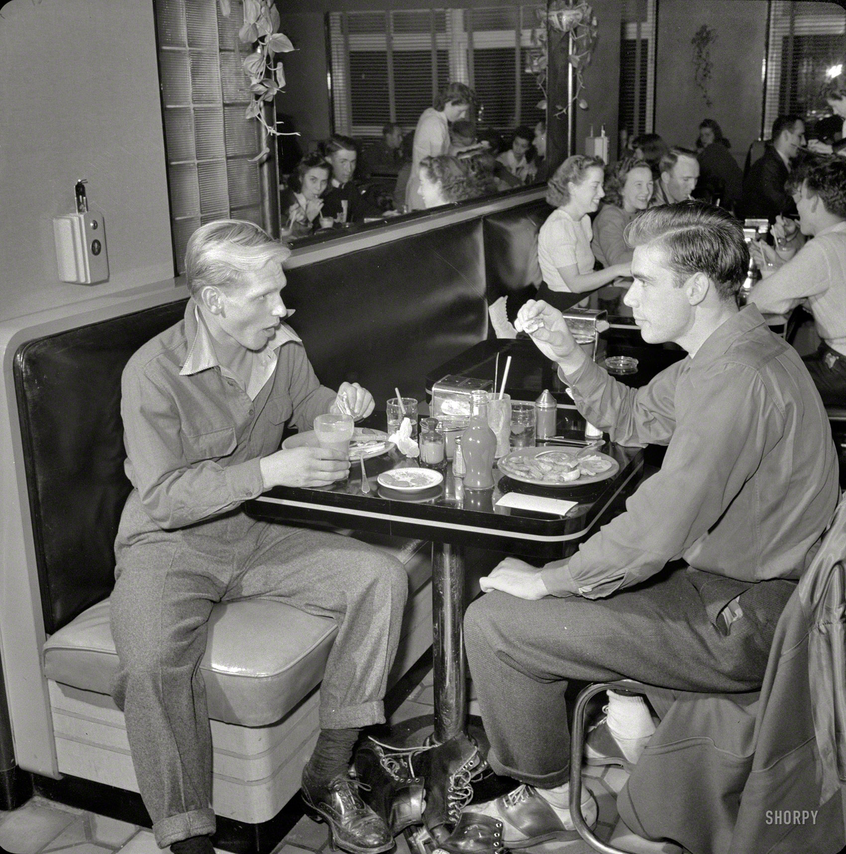 December 1941. Washington, D.C. "Diners in Washington Hot Shoppes restaurant." An exciting night of ice skating awaits, or has just concluded. Medium format nitrate negative by John Collier. View full size.