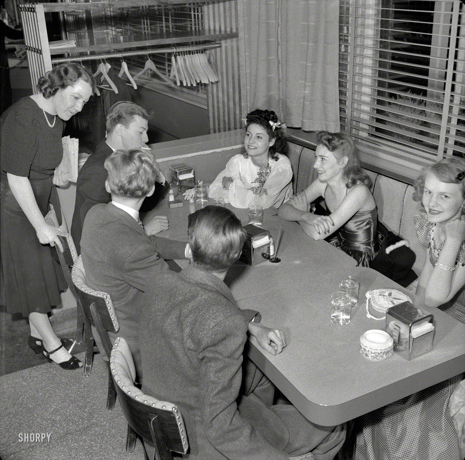 December 1941. "Hot Shoppe restaurant. Washington, D.C." A smoking Hot Shoppe. Medium-format nitrate negative by John Collier. View full size.