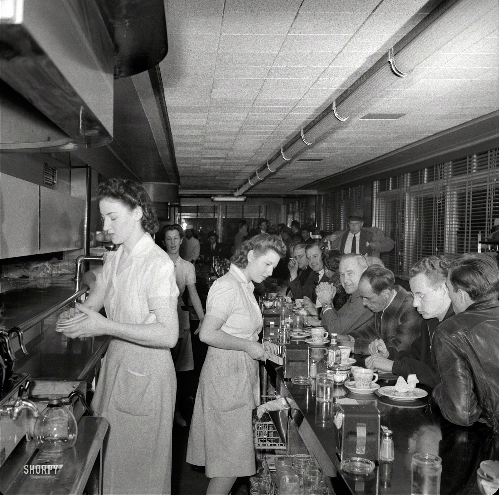 December 1941. Washington, D.C. "Hot Shoppe restaurant." Medium-format nitrate negative by John Collier. View full size.