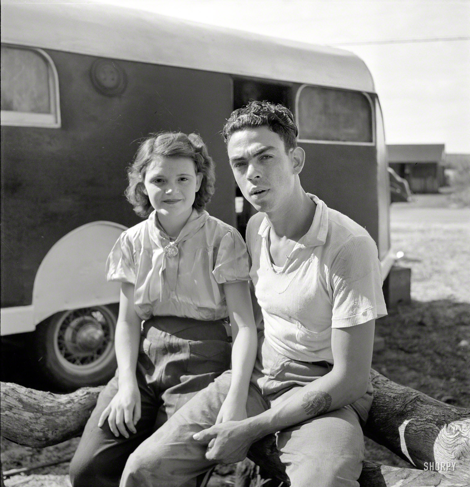 February 1939. "Young couple, migrant laborers, who work in packinghouse at Canal Point, Florida." The girl seen earlier here. Medium-format nitrate negative by Marion Post Wolcott for the Resettlement Administration. View full size.
