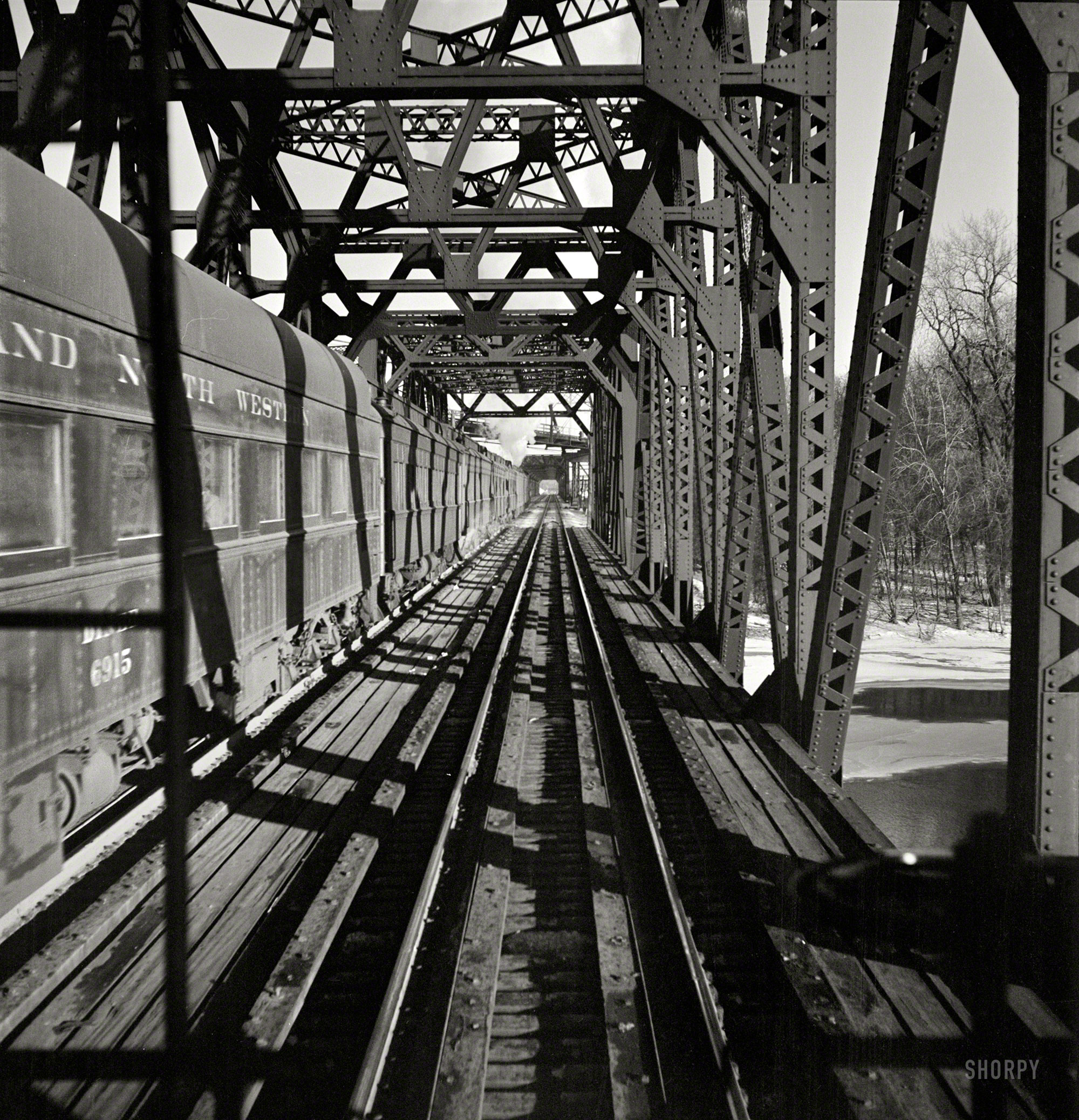 January 1943. "Freight operations on the Chicago & North Western R.R. between Chicago and Clinton, Iowa. The train crosses a long steel bridge." Medium-format negative by Jack Delano for the Office of War Information. View full size.