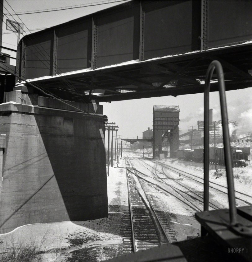 March 1943. "Between Lockport and Joliet, Illinois, along the Atchison, Topeka &amp; Santa Fe." Photo by Jack Delano, Office of War Information. View full size.
