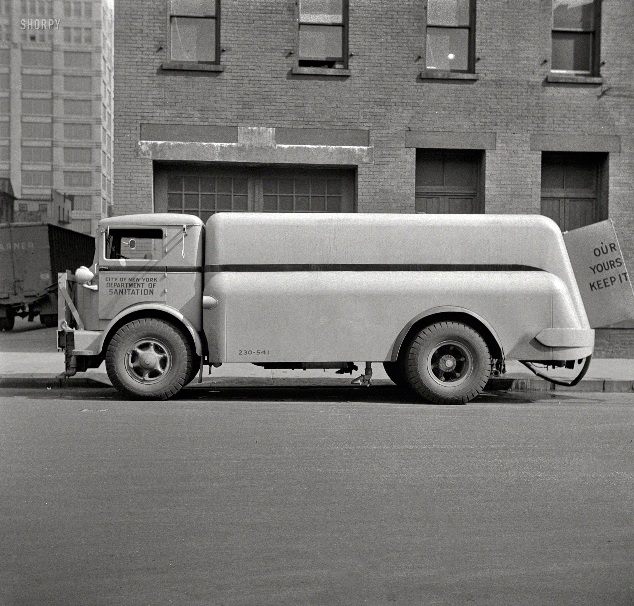 March 1943. "New York, New York. Department of Sanitation street flushing sprinkler truck." One in a series of photos taken by John Vachon for the Office of War Information documenting trucks in the Northeast. View full size.