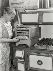 Home Dehydrating: 1942