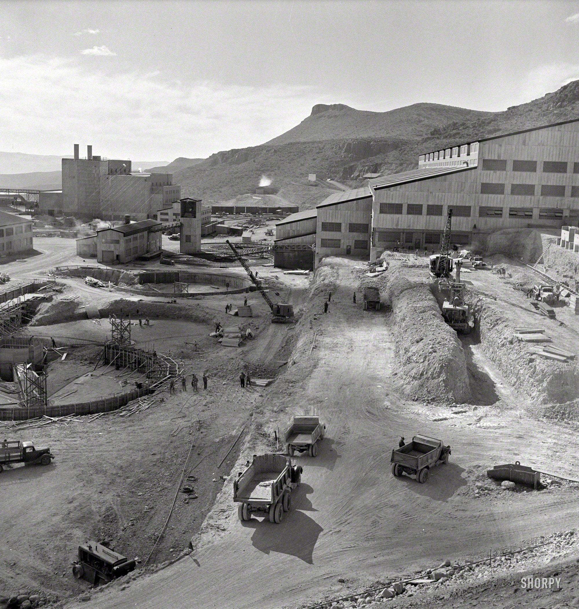 December 1942. "Part of the copper concentrating plant of the Phelps-Dodge Mining Company at Morenci, Arizona. This plant supplies great quantities of the copper so vital in our war effort." Photo by Fritz Henle. View full size.