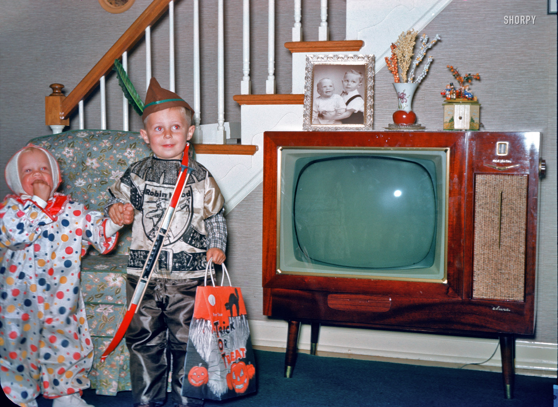 October 1958, somewhere in Pennsylvania. Big brother is ready for a night of trick-or-treating. Rob from the rich, and share with your understudy! Our fourth selection from a batch of Kodachrome slides found on eBay. View full size.
