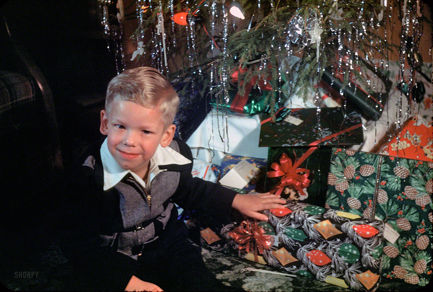 "Xmas 1951." Our golden boy is back in this 13th example from a series of Kodachromes taken in the crook of the Lower Michigan mitten. Whatever is in there, we hope it's better than Dad's leg lamp. View full size.