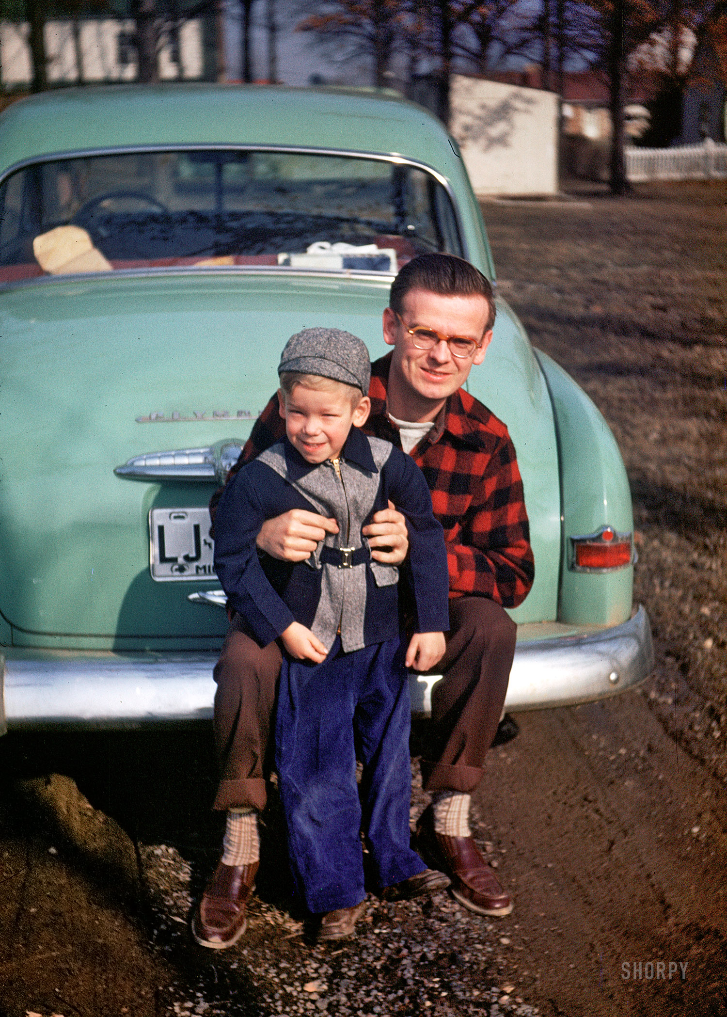 1952. Our young man is back with Father, making his Internet debut in front of the lens, and the Key Lime Plymouth. 35mm Kodachrome slide. View full size.