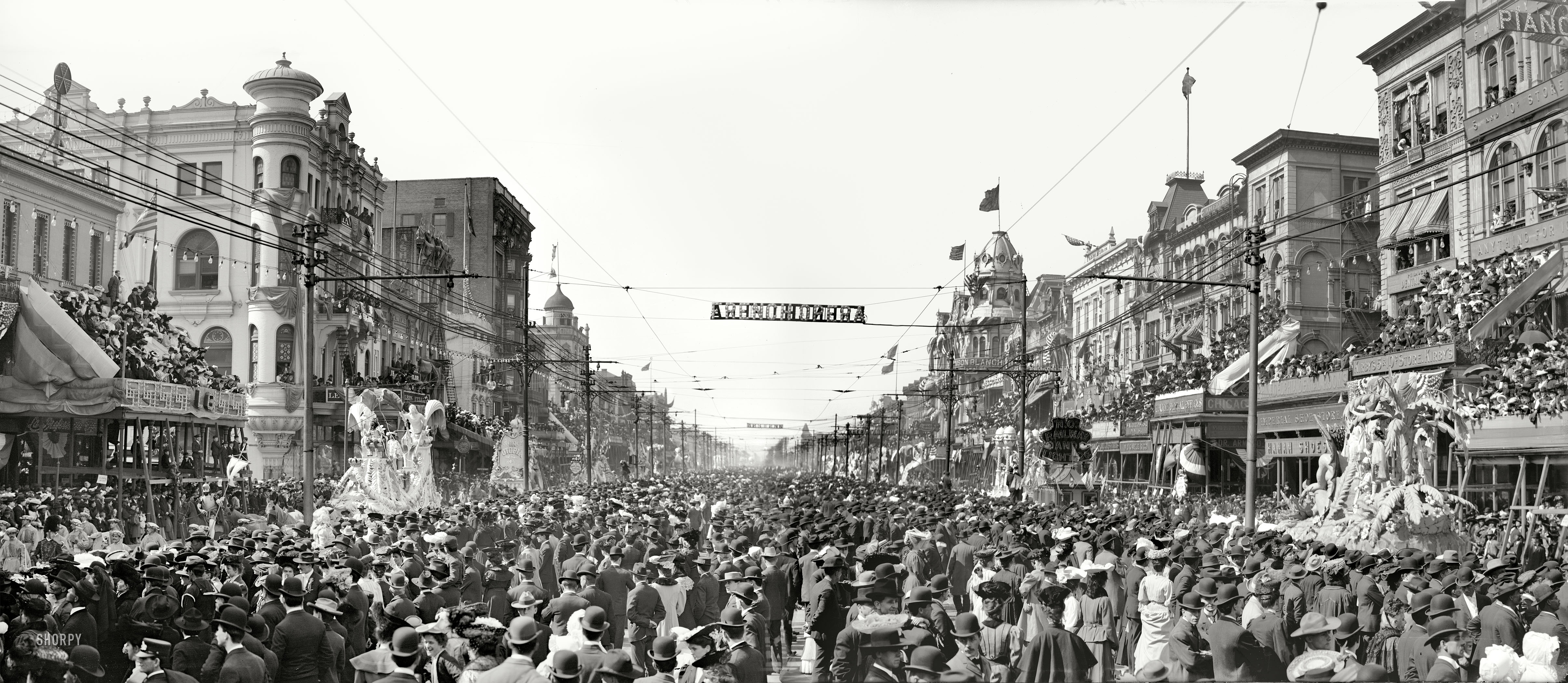 New Orleans circa 1906. "The Rex pageant, Mardi Gras." Laissez les bons temps rouler! Panorama of two 8x10 glass plates, Detroit Publishing. View full size.