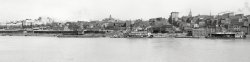 The Mississippi River circa 1909. "Vicksburg waterfront." A panorama made from three 8x10 glass negatives (the widest image, pixel-wise, that Shorpy has ever posted -- be sure to scroll all the way over to the right). The nine-story skyscraper is the First National Bank. Detroit Publishing Company. View full size.