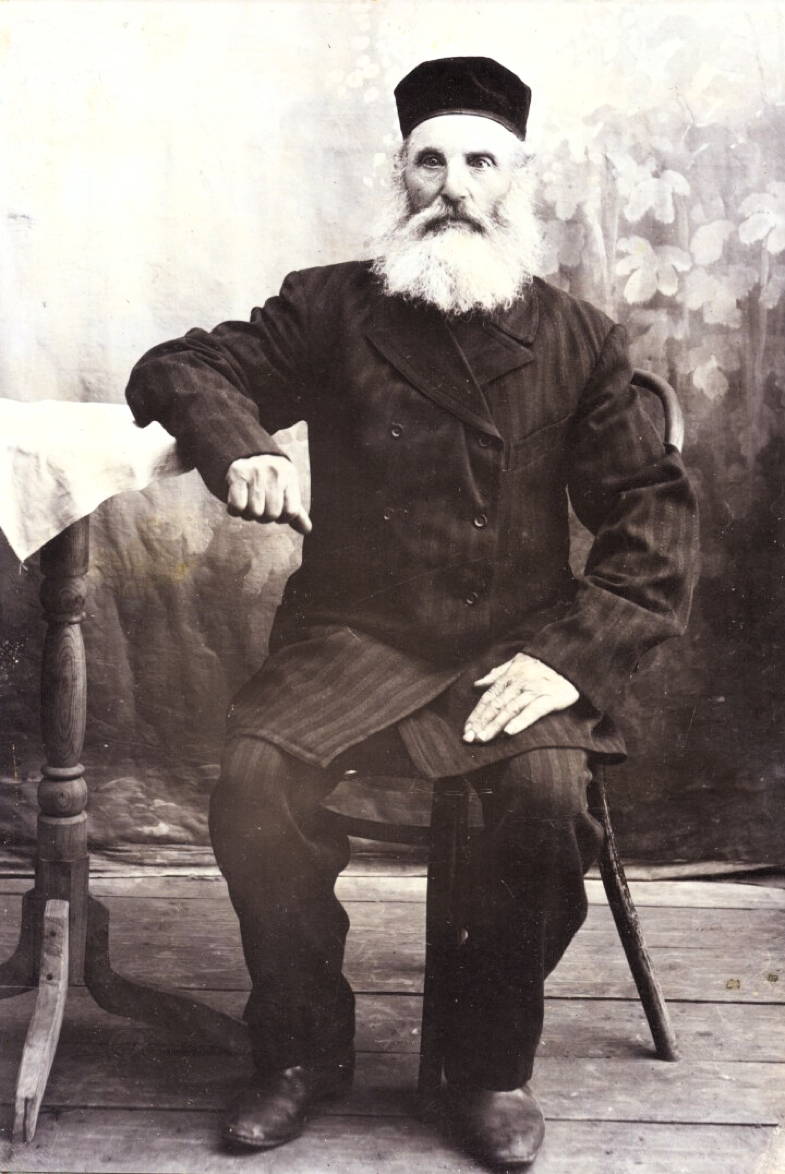 My great-grandfather, Dovid Ziv (1840-1921) He fathered 18 children by two wives. View full size.