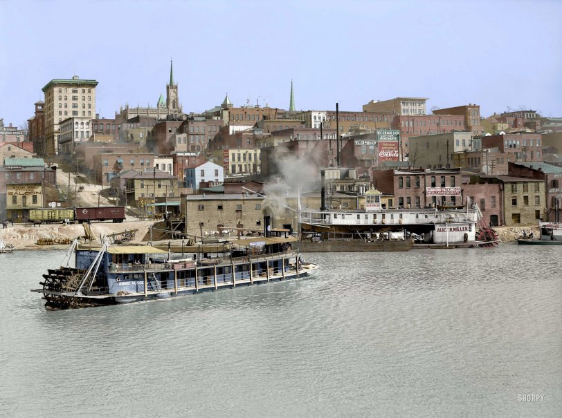 The Mississippi River, circa 1904. "Vicksburg waterfront." The sternwheelers Annie Russell and Alice B. Miller. Detroit Publishing Co. View full size.
