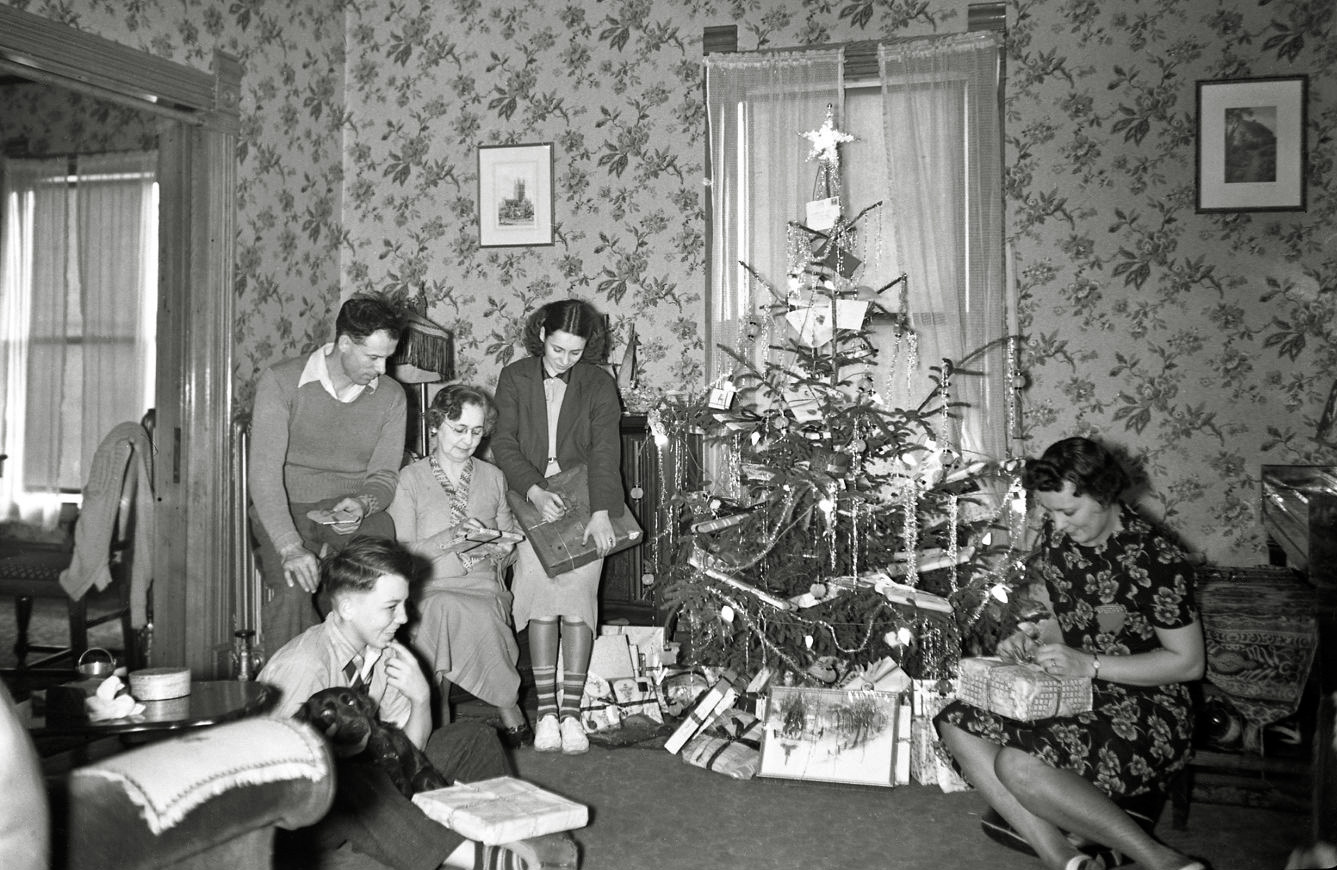 What has Santa brought to us this day? OK I know it's not quite Christmas yet, but enjoy anyway. From my negatives collection. View full size.