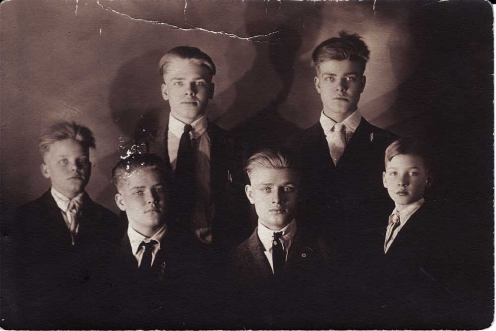 A portrait of my father and his brothers, taken in Toledo, OH in the early 1920's. View full size.