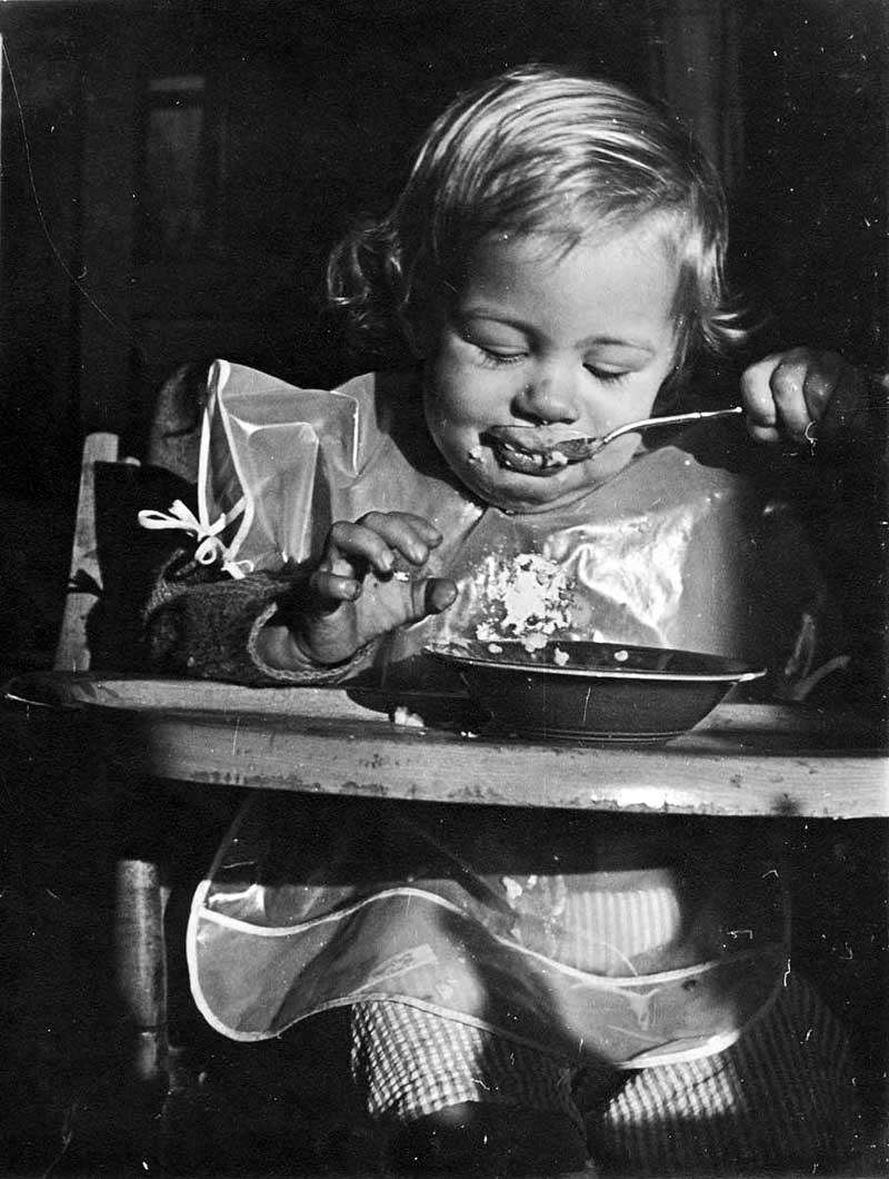 That's me, circa 1950, blond-haired and left-handed. Neither characteristic stuck around, but I can assure you that I did not drop as much food as might appear. That patch just above the bowl is a decoration on the bib (wow, that's a lot of bib!) that had worn off. We must have had those dime-store dishes through my high school years. I miss 'em. Camera: an old Kodak Retina. View full size.