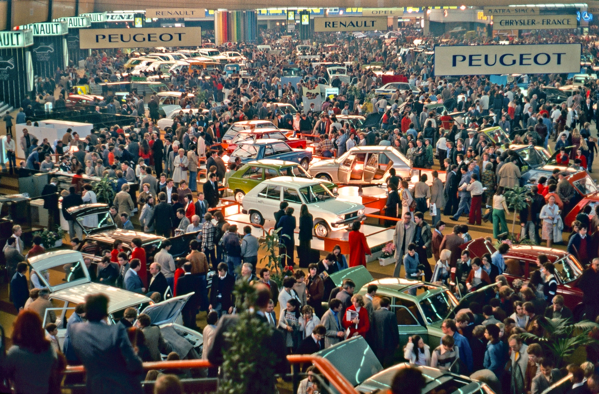 October, 1976: I was with friends on a trip to England and France when we popped into the 63rd Paris Motor Show, or as it was known then Le Salon de l'Automobile, where I took this Kodachrome slide. Très chic. View full size.