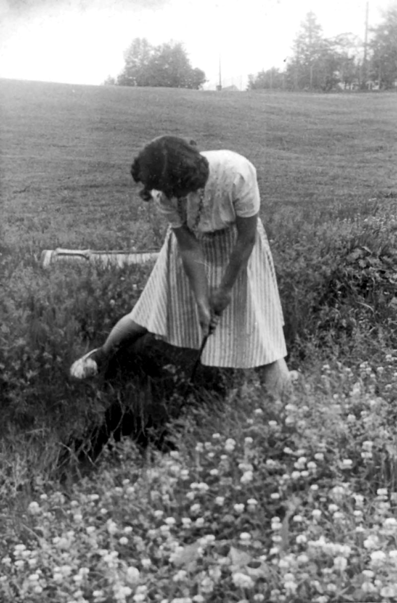 From a series of shots labeled Mary Washington College golf course, my mother seems to have gotten until a bit of trouble. Spring, 1943, Fredericksburg, VA. View full size.
