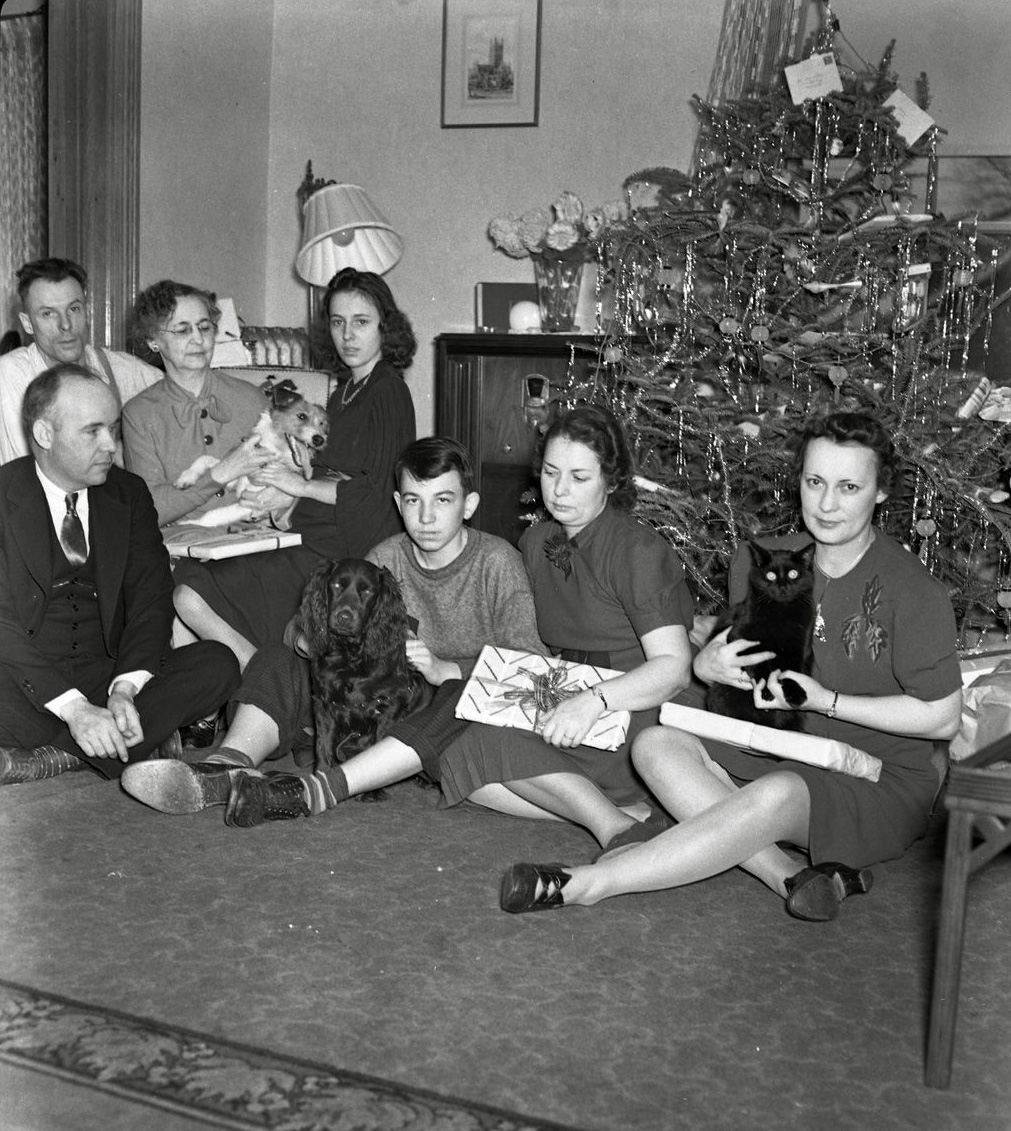 I am guessing nobody got what they wanted from Santa. From my negatives collection in an envelope titled "Christmas 1939." View full size.