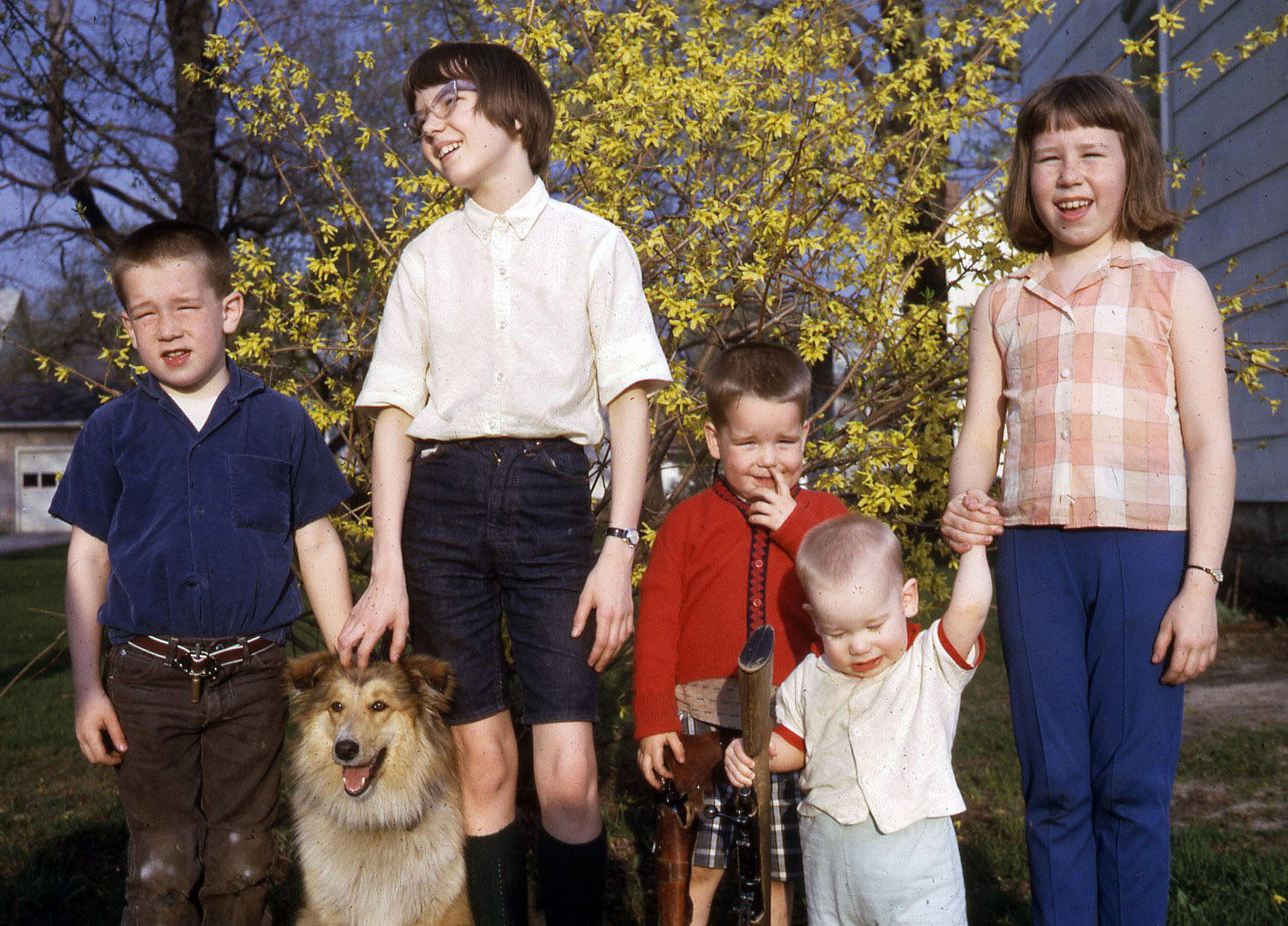 All five kids plus Tippy the wonder dog in Rochester, Indiana. Kodachrome slide. View full size.