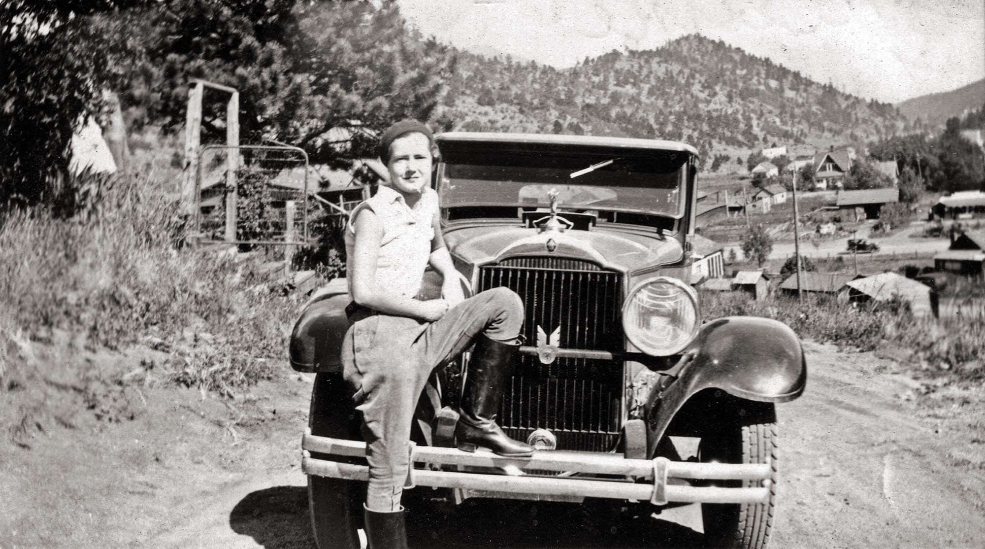 Comment on back of photo says "Evelyn Walker, Green Mountain Falls, 1931." Can anyone identify the Packard?