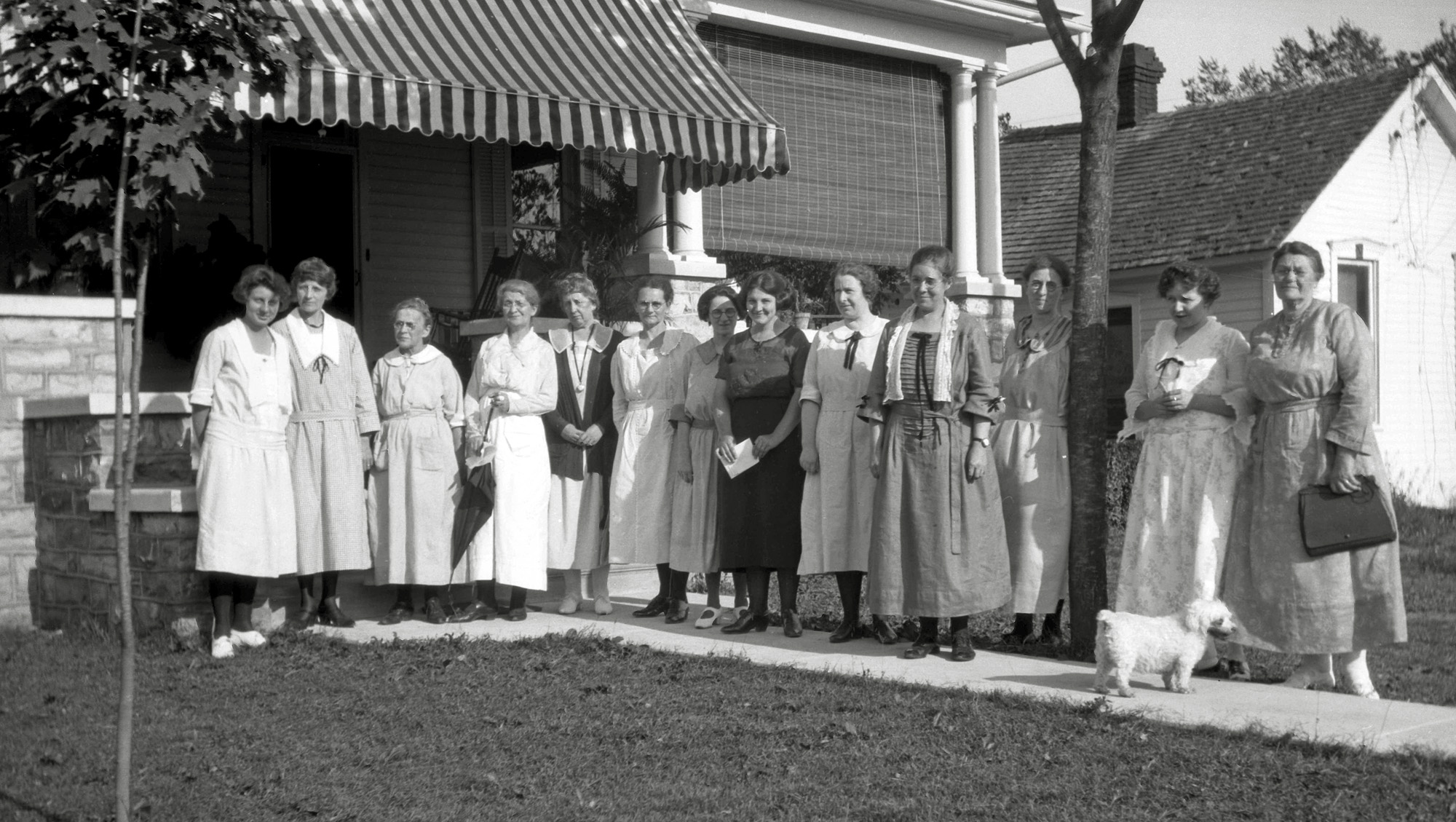 A bunch of ladies - including my great-grandmother, her daughter, at least one other relative, and who knows who else - gather outside the family home in East Waterford, Pennsylvania. View full size.