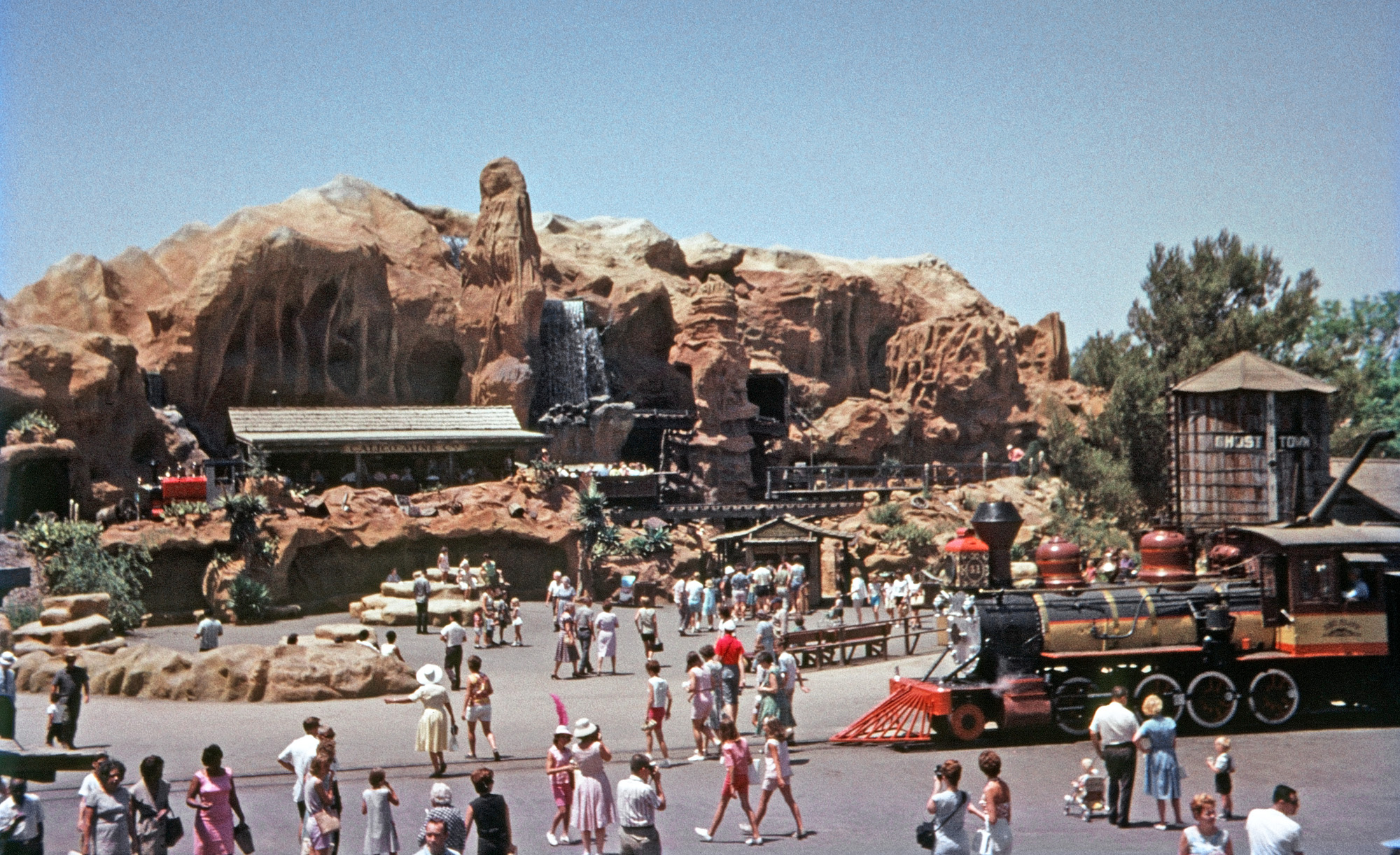 The 1960s saw several SoCal family vacations to visit my sister and her family, and this time the whole slew of us took in Knott's Berry Farm, where I took 18 color slides, as opposed the over 40 I shot in Disneyland. So that'll show you. Faux-reality fan that I was, I liked wandering around Knott's old western-style buildings, cement cliffs and miniature buildings, but no doubt about it, Disneyland was my heaven on earth. Oh, and it was nice seeing the family, too. View full size.