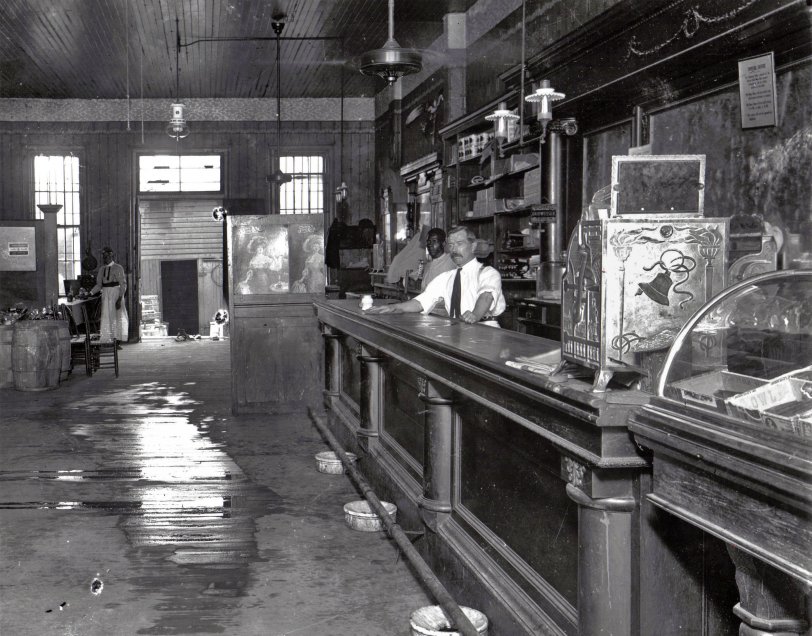 A San Francisco taproom in 1904. View full size.
