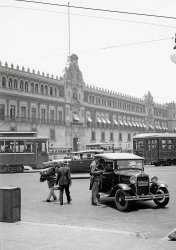 Driver in a 1930 Ford Phaeton talking to a cop in front of the Palacio Nacional, Zocalo, Mexico City, Mexico in 1931 or 1932. View full size.
(ShorpyBlog, Member Gallery)