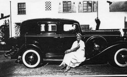 Taken in San Francisco on September 21, 1932. View full size.
&#039;32 Chrysler?Too contrasty to tell much more. 
(ShorpyBlog, Member Gallery)