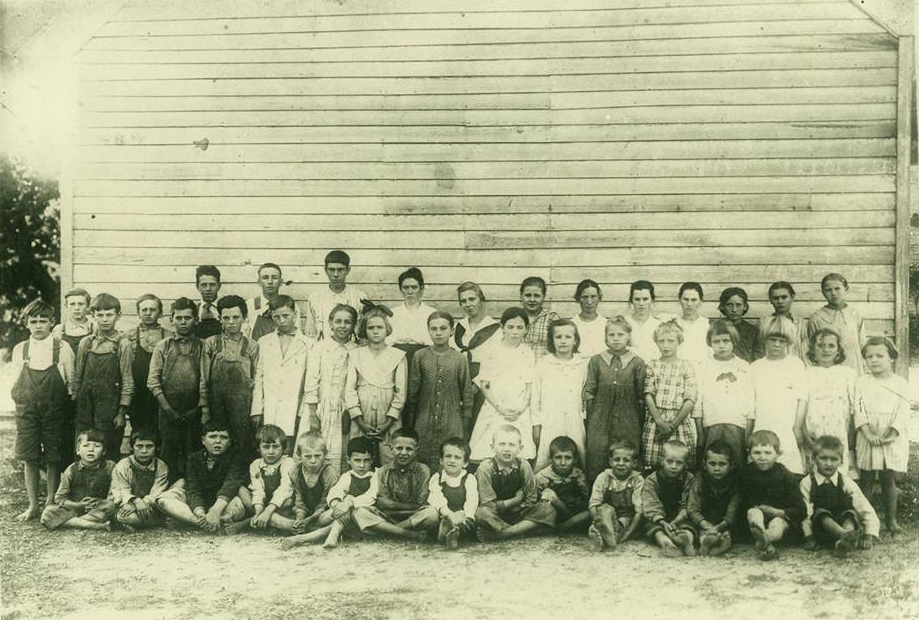 Students of the one-room school house in Mulberry Gap, Tennessee in 1918. View full size.