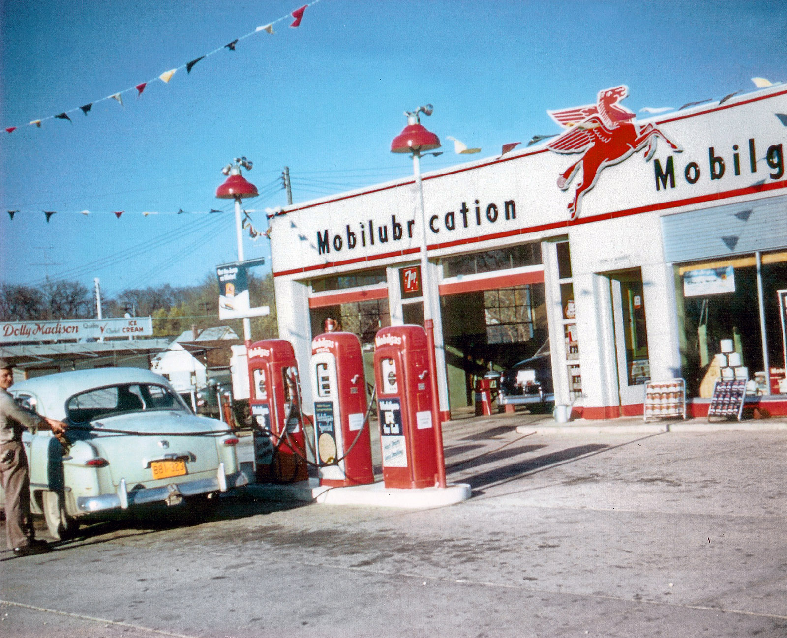 Onalaska, Wisconsin, early 1950s, when full service was the rule. View full size.
