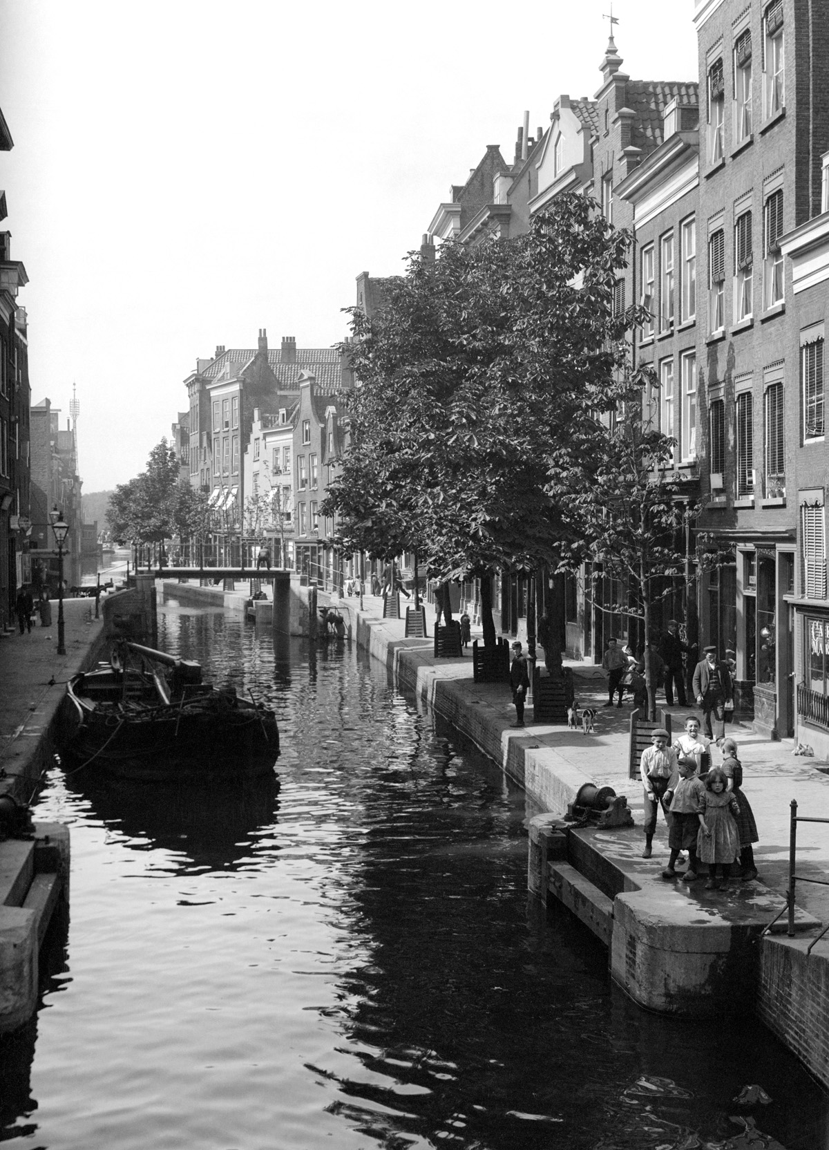 Spuiwaterboot Canal in Rotterdam as seen from a bridge. One of a series of images taken in Europe in 1904 by an unknown photographer. Scanned from the nitrocellulose negative. View full size.