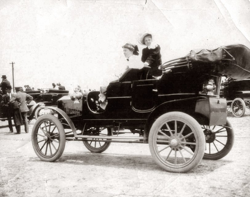 This is a Stanley Steamer around 1910. Place and photographer unknown.
