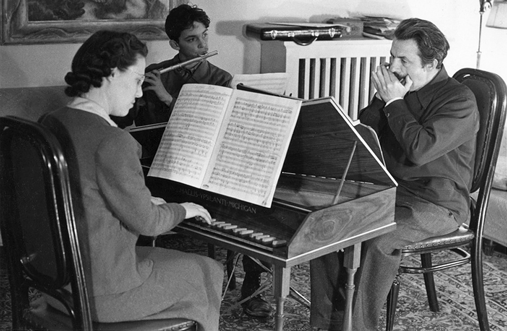 Thomas Hart Benton family playing my dad's arrangement of folk music. Taken in the late 1930's/early 1940's by my father in Independence Missouri. View full size.