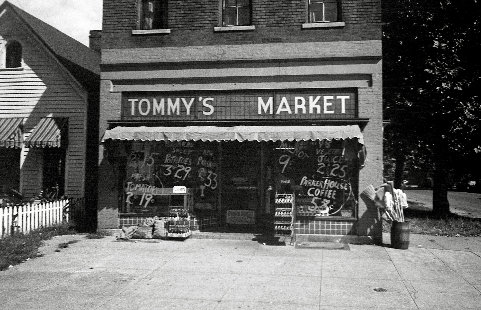 Tommy's Market in Evansville, Indiana. Location is likely near Third Avenue, and the date the late 1940s. Found in old photos from my grandfather. View full size.