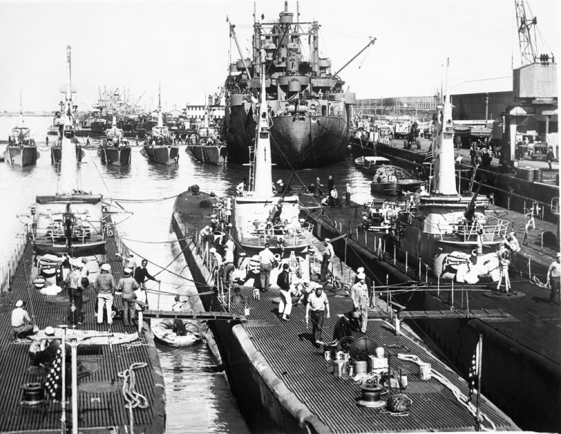 U.S. submarines with mother ship, Fremantle Harbour (Western Australia), 1946. View full size
