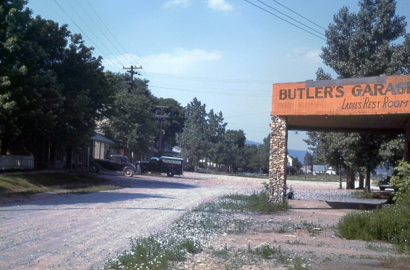 This image was scanned from an original slide made in June 1942 in Woodville, Alabama.  The photographer's name is Wendell Page.  The photo is believed to have been made with the Argus Model "A" color film camera which belonged to Mr. Page's college professor. View full size.
