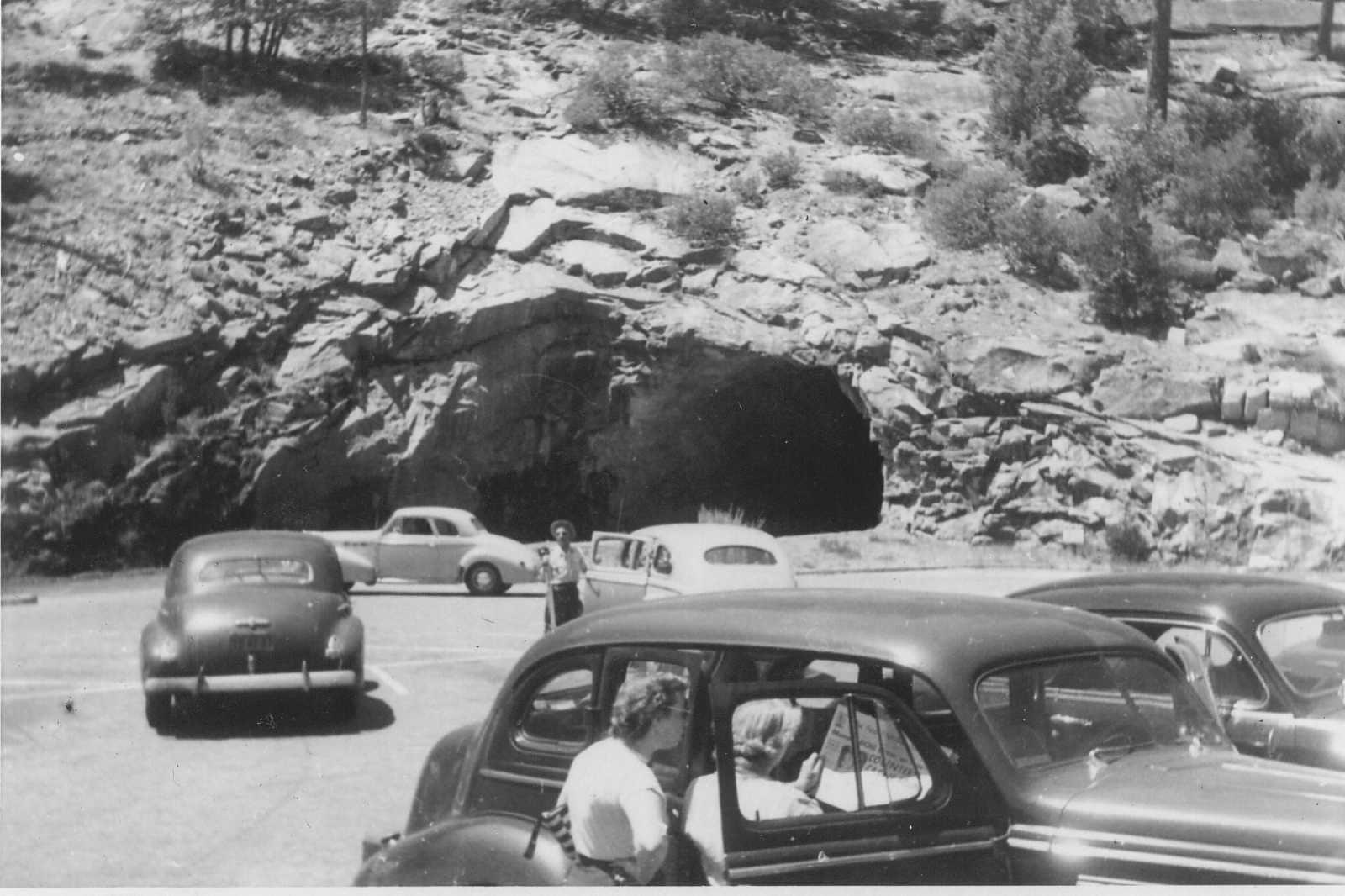 Car tunnel at Yosemite right by a scenic overlook of the Valley. I've been to this spot before about 10 years ago but for the life of me don't remember the name of the spot. View full size.